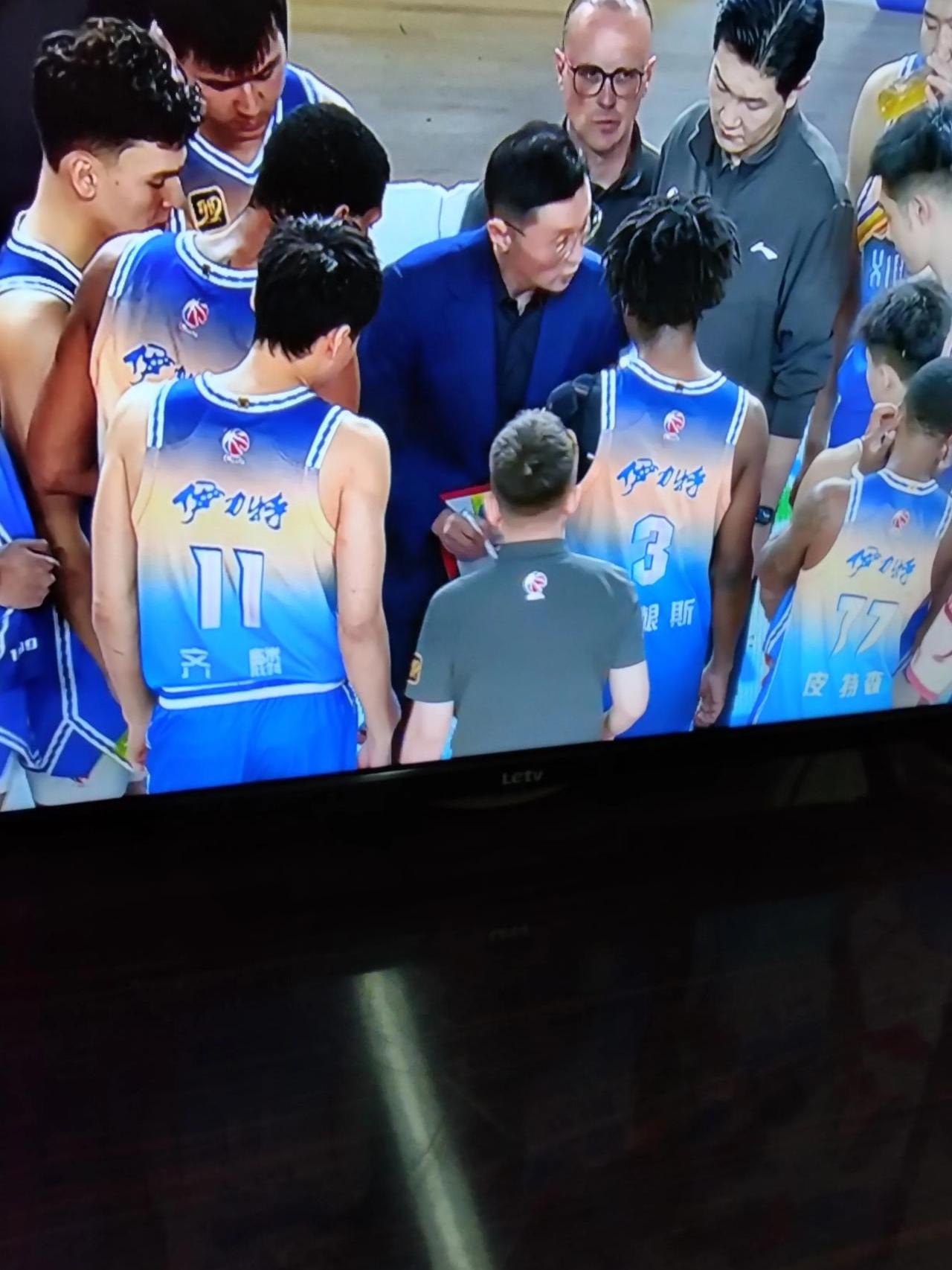 勇往直前！两队实力强弱悬殊，一场胜负难测的对决即将上演