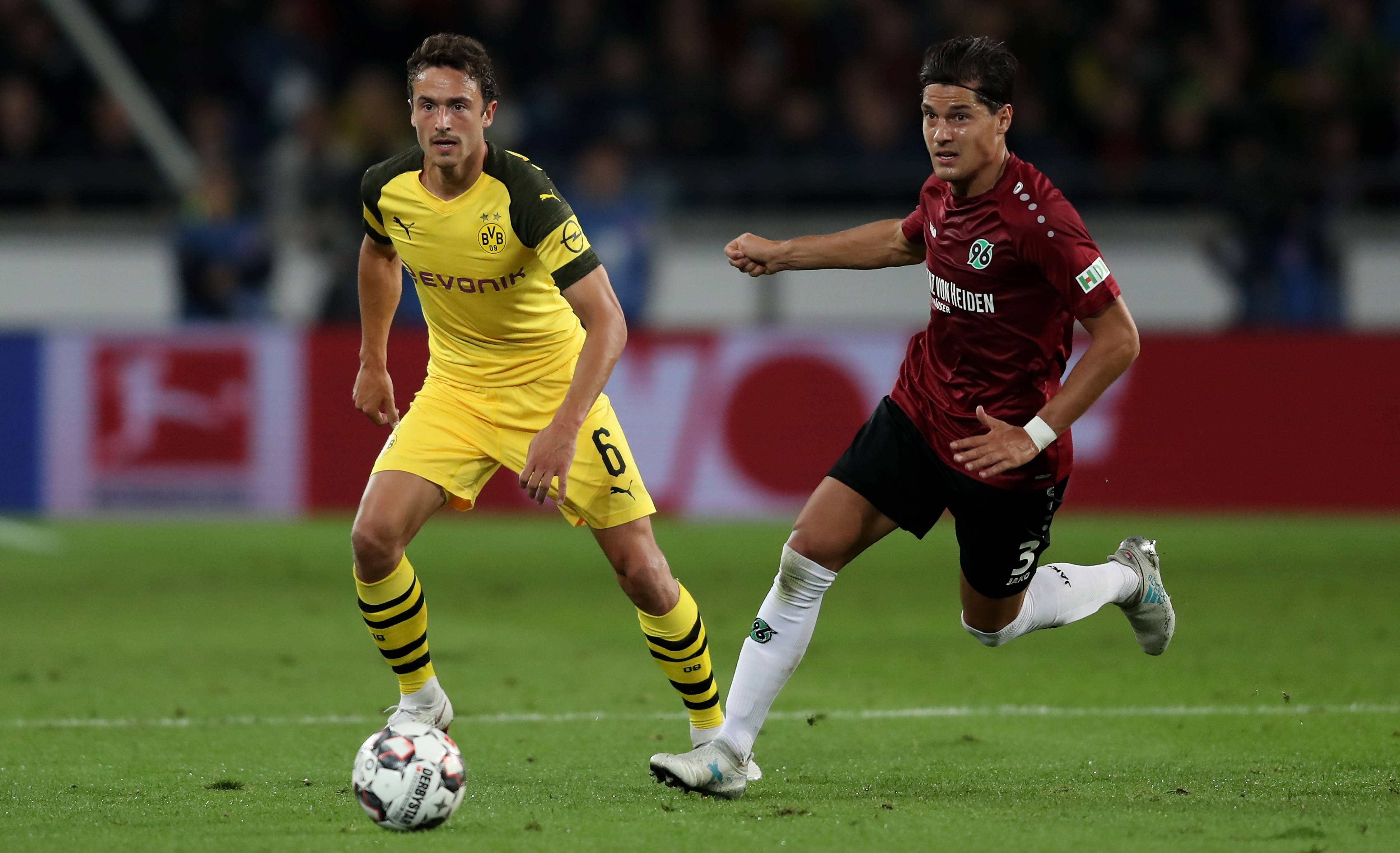 关于汉诺威客场不敌杜塞尔多夫，降级压力增大的信息