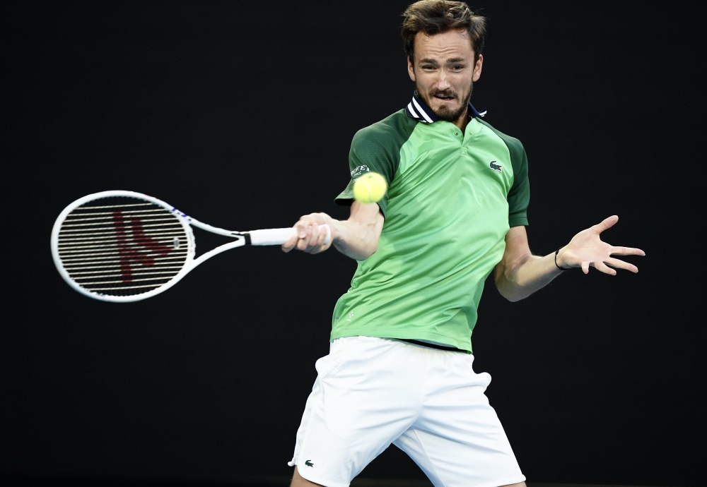 法国网球队力克日本网球队，梅德韦杰夫统治全场