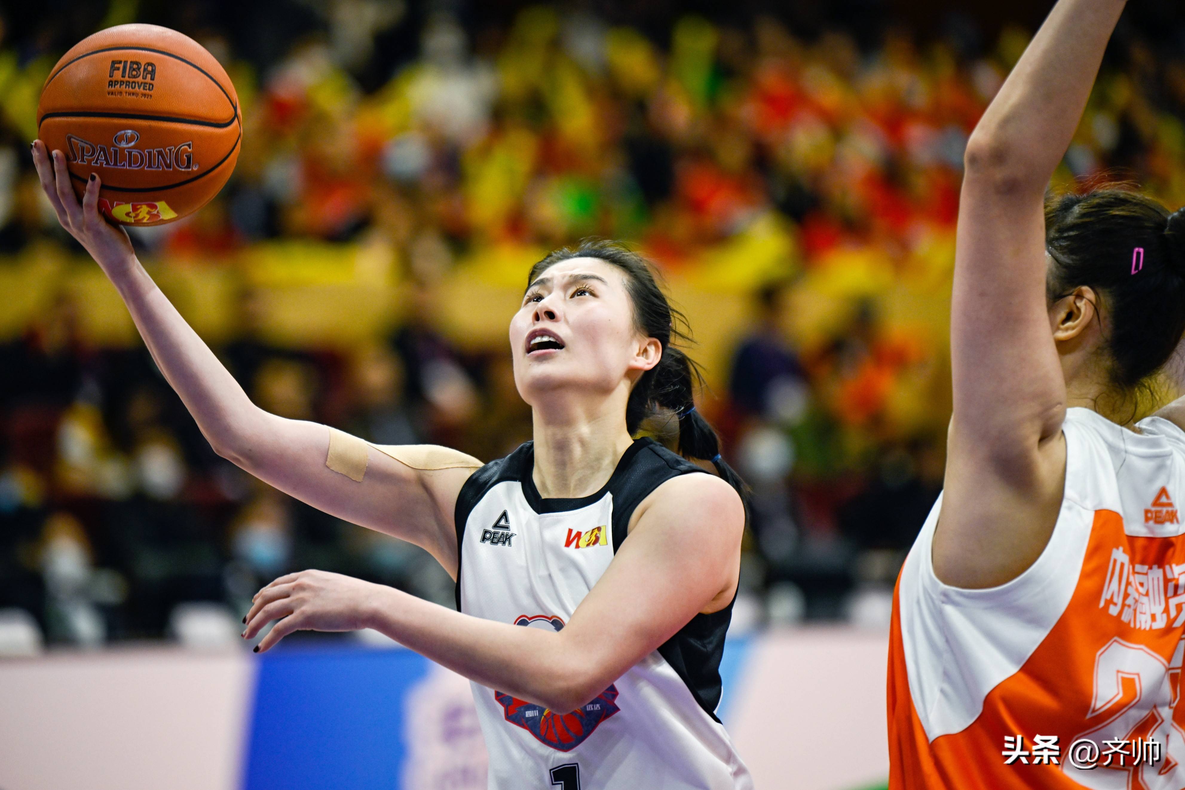 队内合作默契，球队取得胜利