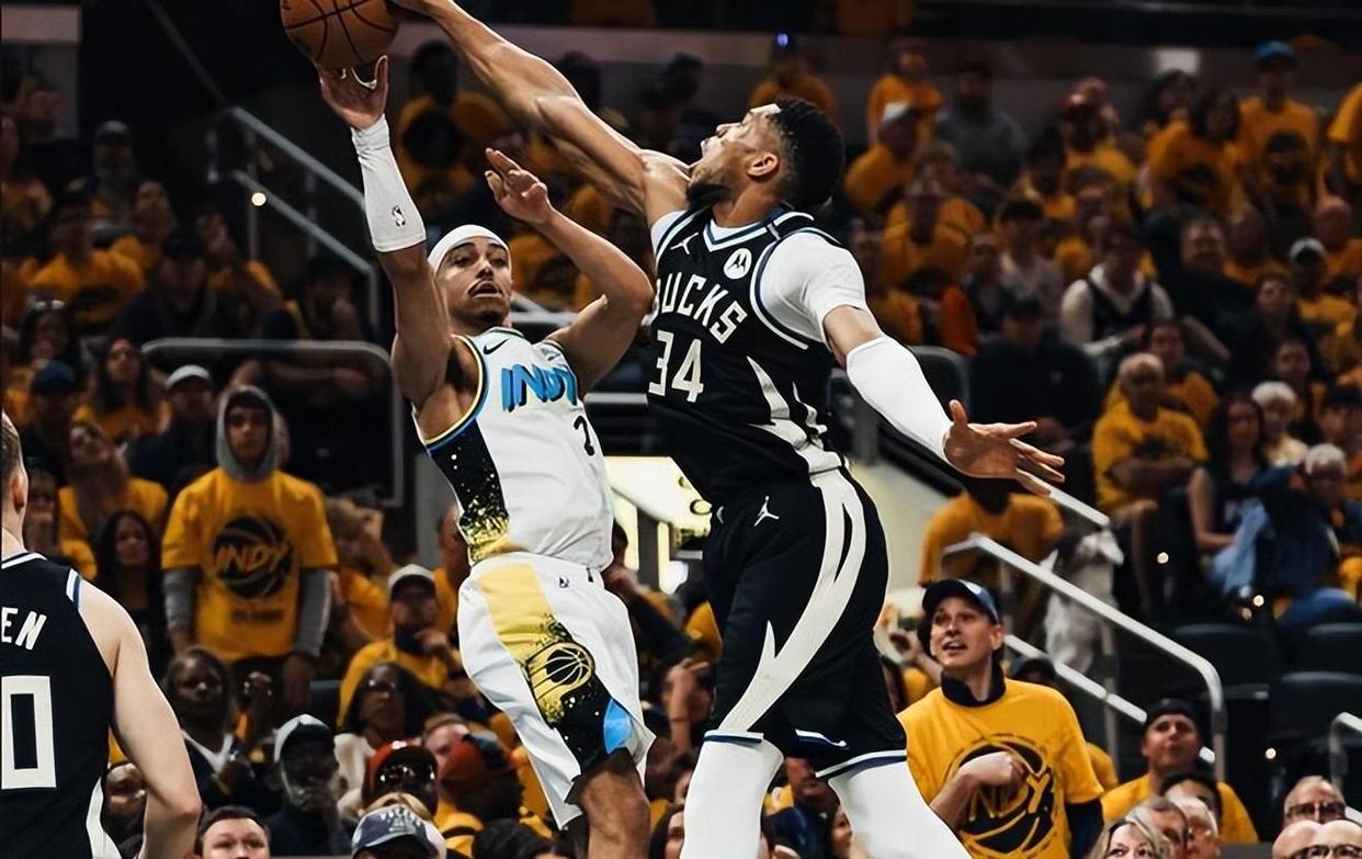 雄鹿队客场逆转步行者