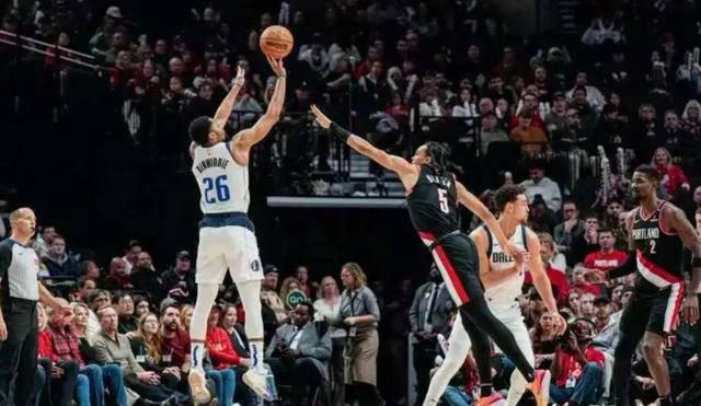 独行侠击败灰熊，东契奇状态神勇