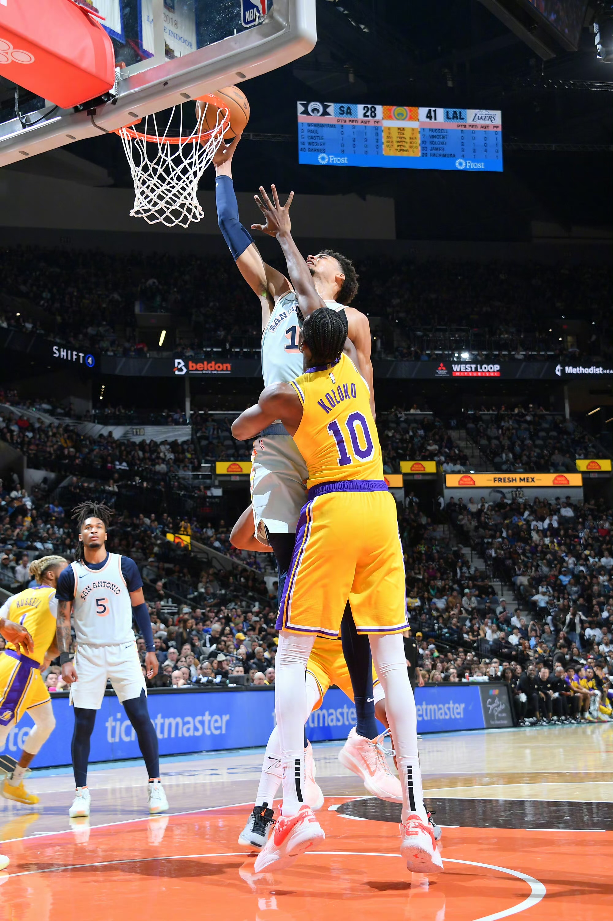 DB gaming-关于湖人力克公牛，詹姆斯独揽三双独砍33分的信息