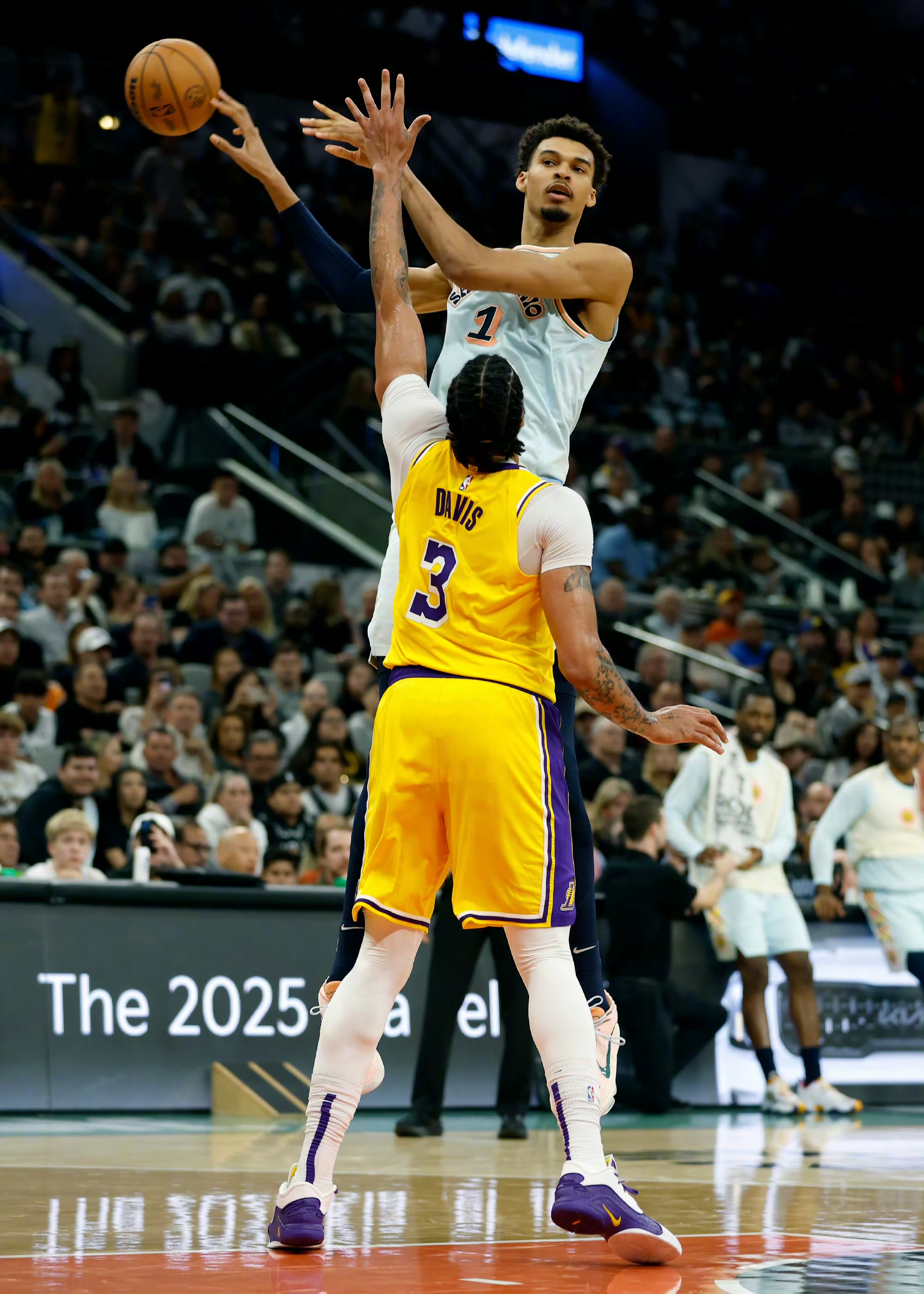 关于湖人力克公牛，詹姆斯独揽三双独砍33分的信息