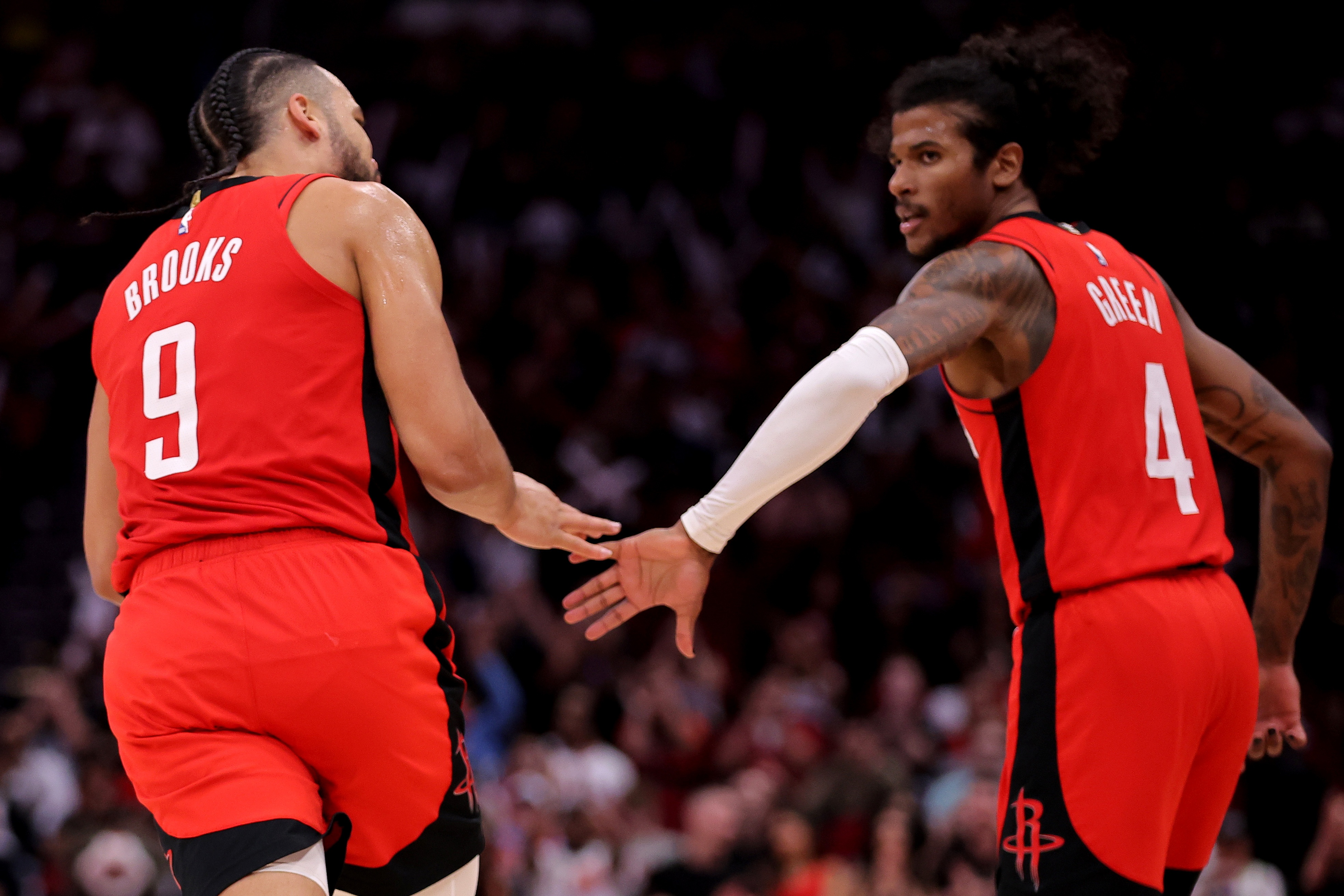 火箭客场不敌超音速，约翰-科林斯24+12完胜