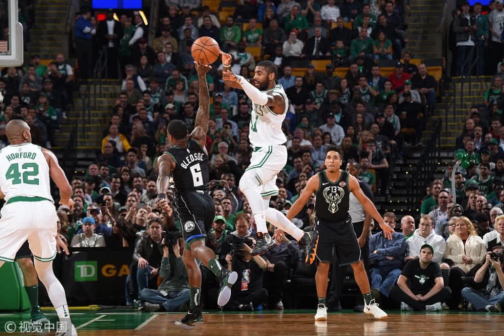 DB彩票官网-火箭赛季首败，绿军后卫沃克拿下23分