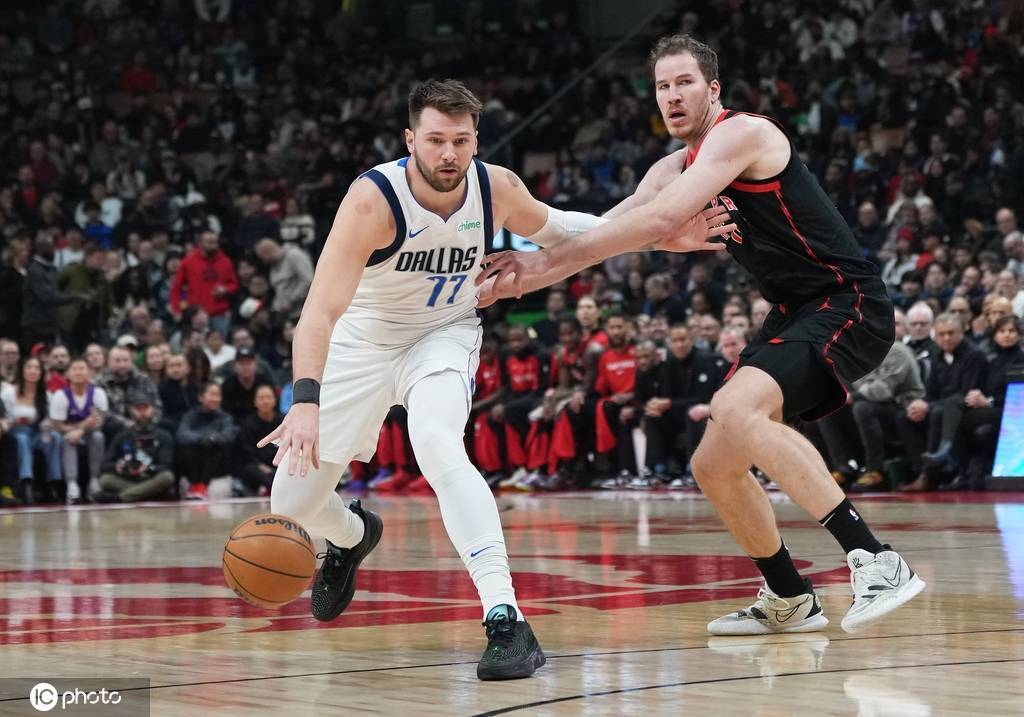 独行侠击败雷霆,东契奇砍下20+10+10 独行侠击败雷霆,东契奇砍下20+10+10